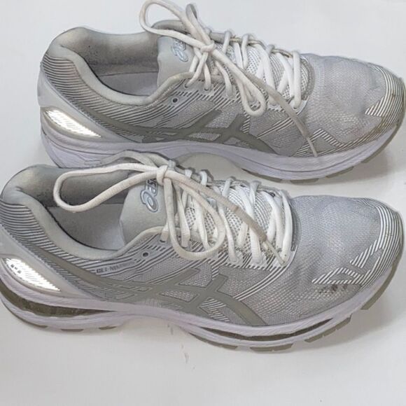 Asics Air Nimbus 19 White & Gray Athletic Running Shoes with Supportive Midsole - Picture 1 of 13